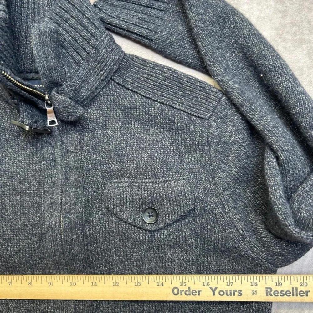 Banana Republic brand banana